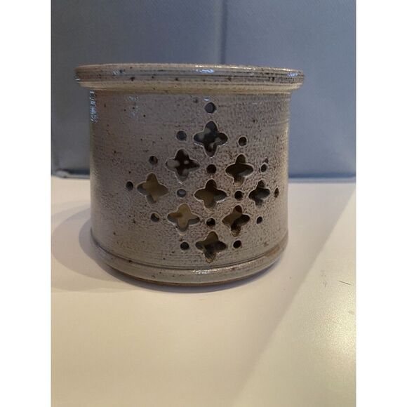 Wisconsin Pottery Columbus WI 1987 salt glaze crock 4" x 3 1/4". Cobalt - Picture 3 of 5